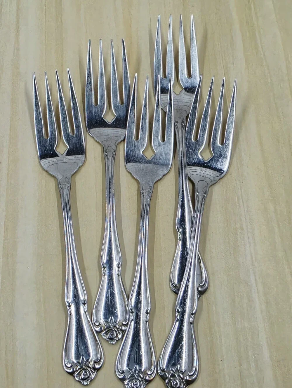 Oneida Arbor Rose True Rose Stainless Steel Flatware Set Of 18